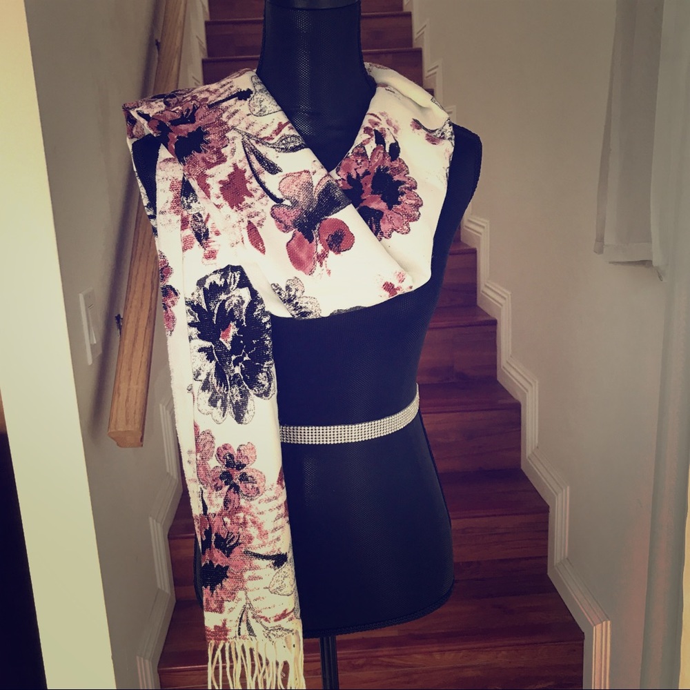 LIZ CLAIBORNE FLORAL SCARF 🧣